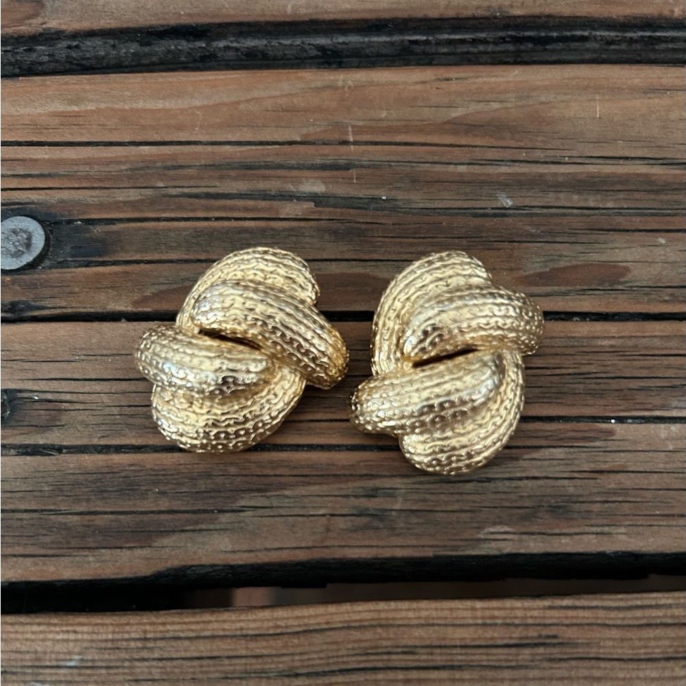 Vintage Costume 80’s Vintage  Gold Knot  Clip Earrings